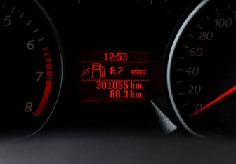 Подержанный автомобиль Ford S-MAX 2006 года (11 фото)