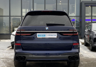 Подержанный автомобиль BMW X7 2022 года (6 фото)