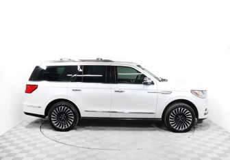 Подержанный автомобиль Lincoln Navigator 2018 года (4 фото)