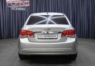 Подержанный автомобиль Chevrolet Cruze Sedan 2014 года (6 фото)