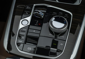 Подержанный автомобиль BMW X5 2023 года (23 фото)