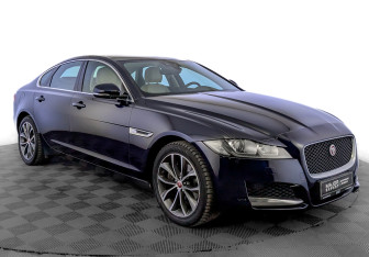 Подержанный автомобиль Jaguar XF Sedan 2019 года (3 фото)