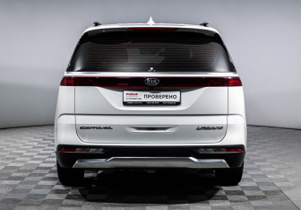 Подержанный автомобиль Kia Carnival 2021 года (6 фото)