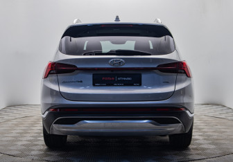 Подержанный автомобиль Hyundai Santa Fe 2023 года (4 фото)