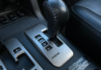 Подержанный автомобиль Mitsubishi Pajero 2006 года (15 фото)