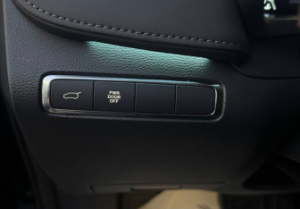 Подержанный автомобиль Hongqi HQ9 2022 года (13 фото)