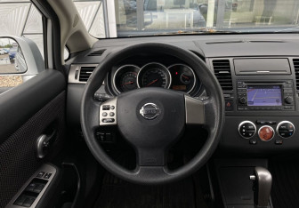 Подержанный автомобиль Nissan Tiida Hatchback 2010 года (14 фото)