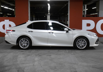 Подержанный автомобиль Toyota Camry Sedan 2020 года (4 фото)