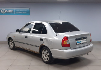 Подержанный автомобиль Hyundai Accent Sedan 2005 года (7 фото)