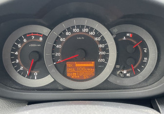 Подержанный автомобиль Toyota RAV4 2012 года (17 фото)