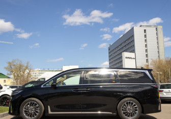 Подержанный автомобиль Voyah Dream 2023 года (7 фото)