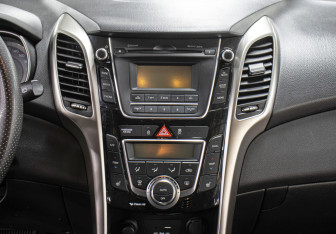 Подержанный автомобиль Hyundai i30 Hatchback 2015 года (15 фото)