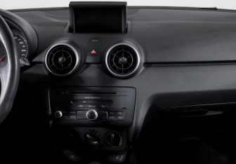 Подержанный автомобиль Audi A1 2014 года (13 фото)
