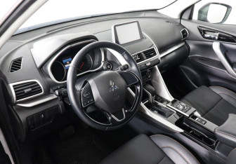 Подержанный автомобиль Mitsubishi Eclipse Cross 2022 года (9 фото)
