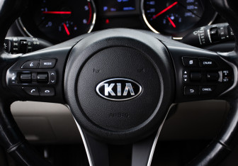 Подержанный автомобиль Kia Carnival 2020 года (15 фото)
