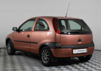 Подержанный автомобиль Opel Corsa 2001 года (7 фото)