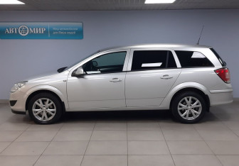 Подержанный автомобиль Opel Astra Wagon 2014 года (8 фото)