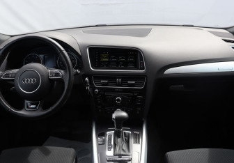 Подержанный автомобиль Audi Q5 2015 года (14 фото)