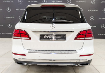 Подержанный автомобиль Mercedes-Benz GLE 2017 года (6 фото)