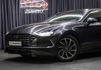 Подержанный автомобиль Hyundai Sonata 2021 года (27 фото)