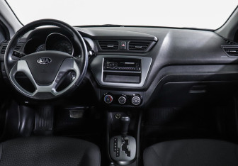 Подержанный автомобиль Kia Rio Sedan 2015 года (7 фото)
