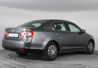 Подержанный автомобиль Volkswagen Jetta Sedan 2008 года (3 фото)