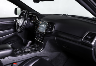 Подержанный автомобиль Jeep Grand Cherokee 2021 года (11 фото)
