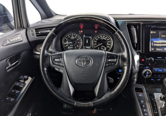 Подержанный автомобиль Toyota Alphard 2018 года (22 фото)