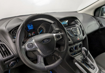 Подержанный автомобиль Ford Focus Hatchback 2012 года (12 фото)
