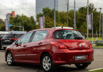 Подержанный автомобиль Peugeot 308 Hatchback 2008 года (5 фото)