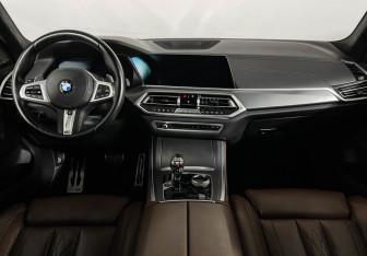 Подержанный автомобиль BMW X5 2020 года (12 фото)
