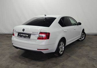 Подержанный автомобиль Skoda Octavia Liftback 2020 года (5 фото)