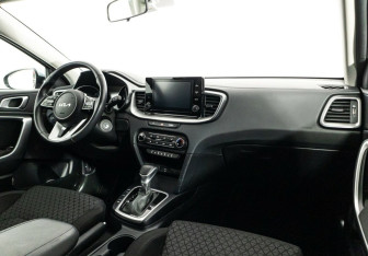 Подержанный автомобиль Kia Ceed Hatchback 2022 года (7 фото)