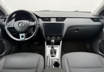 Подержанный автомобиль Skoda Octavia Liftback 2017 года (12 фото)