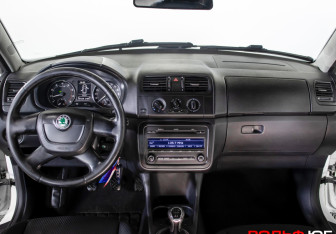 Подержанный автомобиль Skoda Fabia Hatchback 2010 года (13 фото)