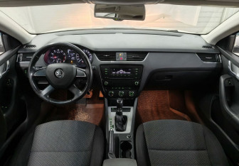 Подержанный автомобиль Skoda Octavia Liftback 2013 года (13 фото)