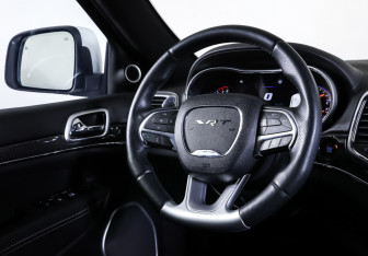 Подержанный автомобиль Jeep Grand Cherokee 2014 года (13 фото)