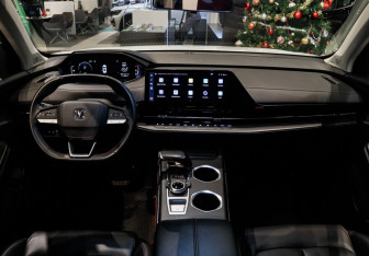 Подержанный автомобиль Changan UNI-S 2024 года (18 фото)