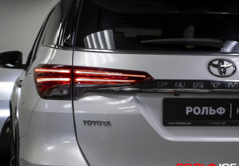 Подержанный автомобиль Toyota Fortuner 2017 года (28 фото)