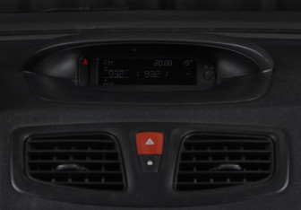 Подержанный автомобиль Renault Fluence 2011 года (12 фото)