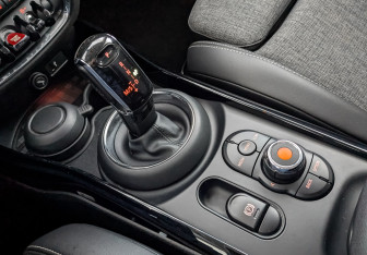 Подержанный автомобиль MINI Clubman Wagon 2019 года (27 фото)