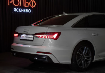 Подержанный автомобиль Audi A6 Sedan 2020 года (30 фото)