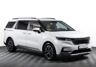 Подержанный автомобиль Kia Carnival 2021 года (3 фото)