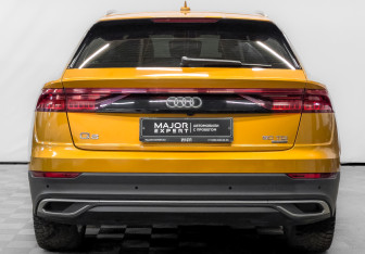 Подержанный автомобиль Audi Q8 2019 года (6 фото)