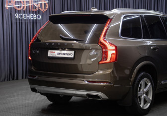 Подержанный автомобиль Volvo XC90 2017 года (23 фото)