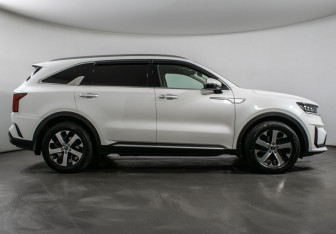Подержанный автомобиль Kia Sorento 2021 года (4 фото)