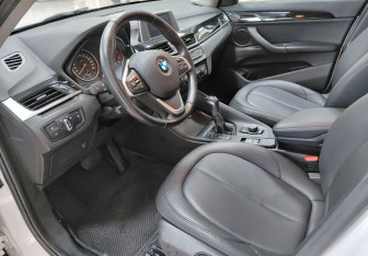Подержанный автомобиль BMW X1 2018 года (12 фото)