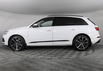 Подержанный автомобиль Audi Q7 2021 года (8 фото)