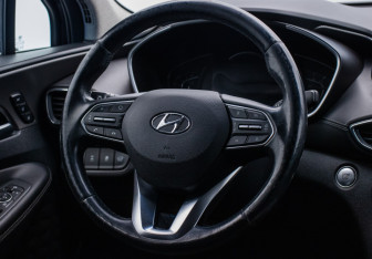 Подержанный автомобиль Hyundai Santa Fe 2020 года (15 фото)