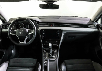 Подержанный автомобиль Volkswagen Passat Sedan 2021 года (9 фото)